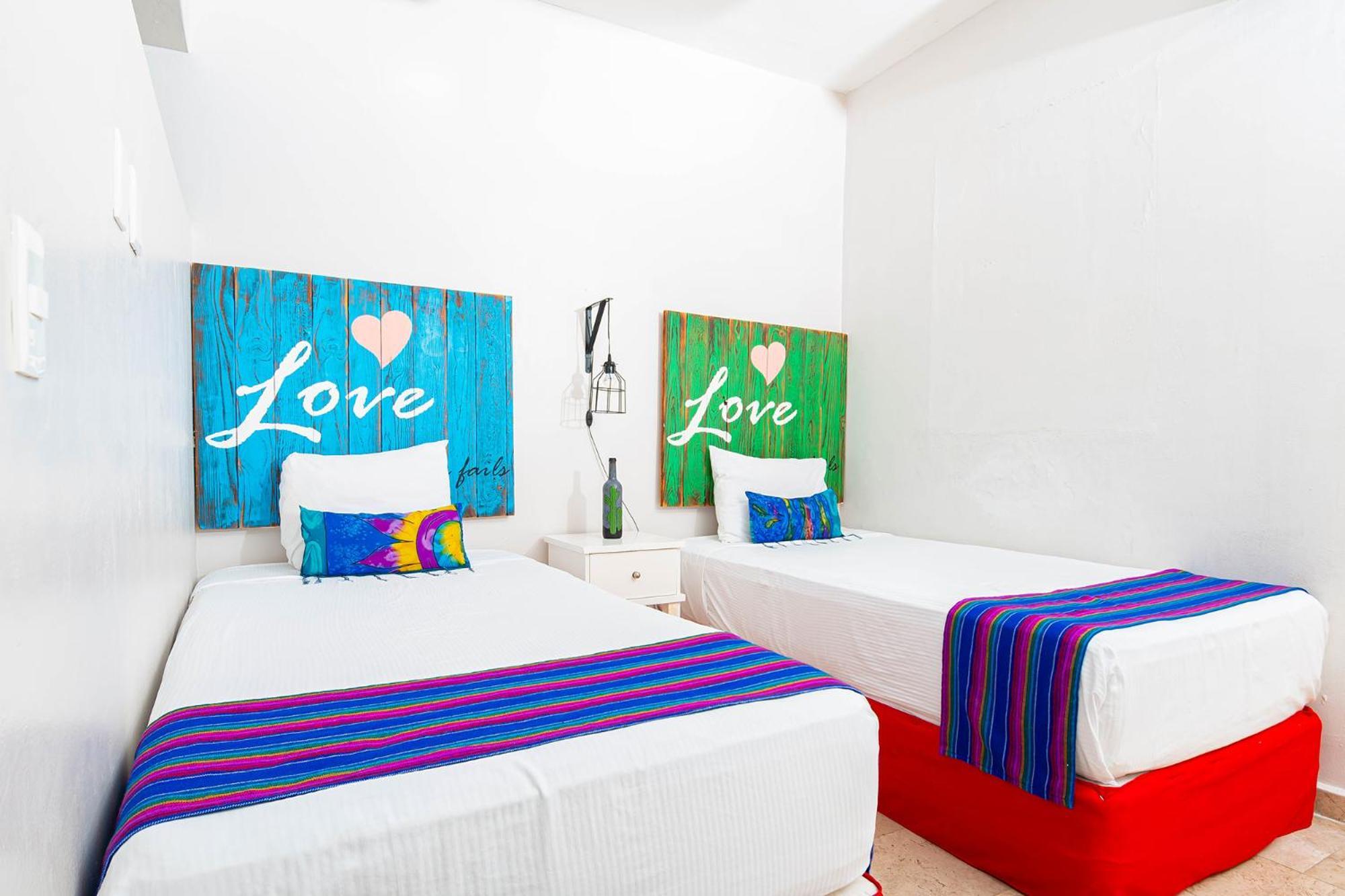 Chingon Anarchy Hotel & Roof Playa del Carmen Bagian luar foto